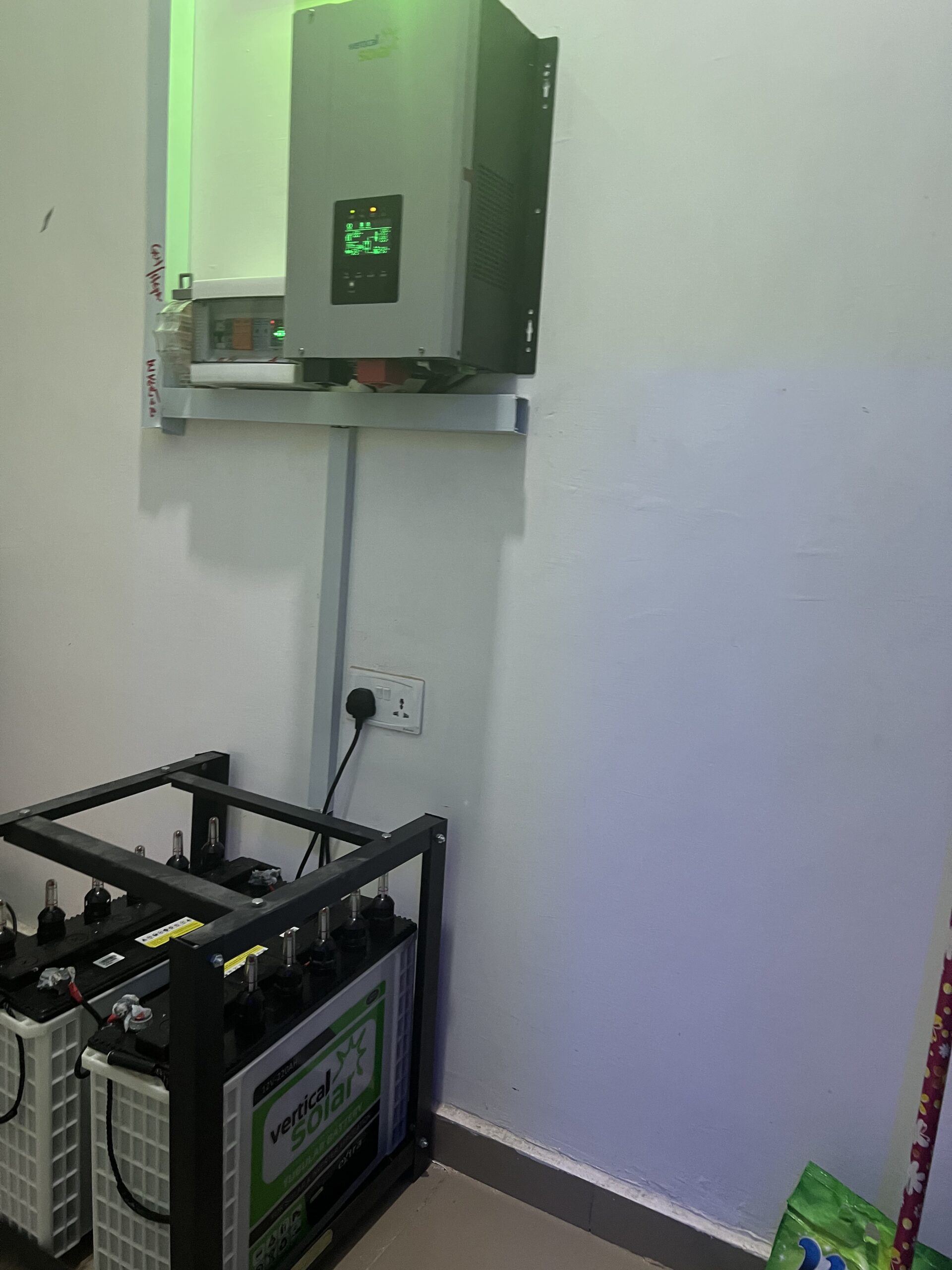 Battery and inverter configuration